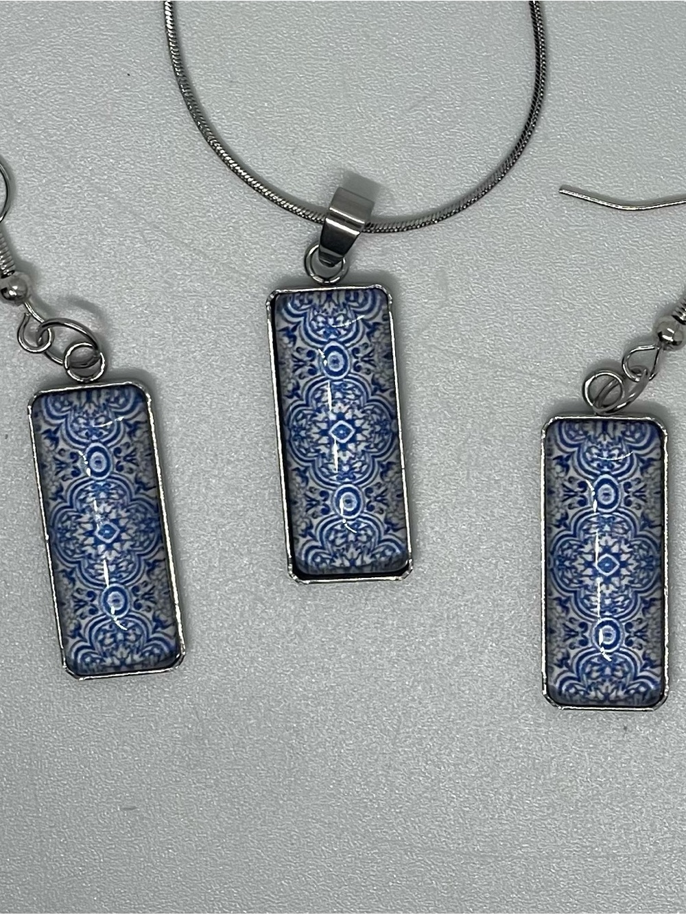 Hand Crafted Blue White Glass Pendant Necklace Earrings Set NWT - Picture 2 of 6